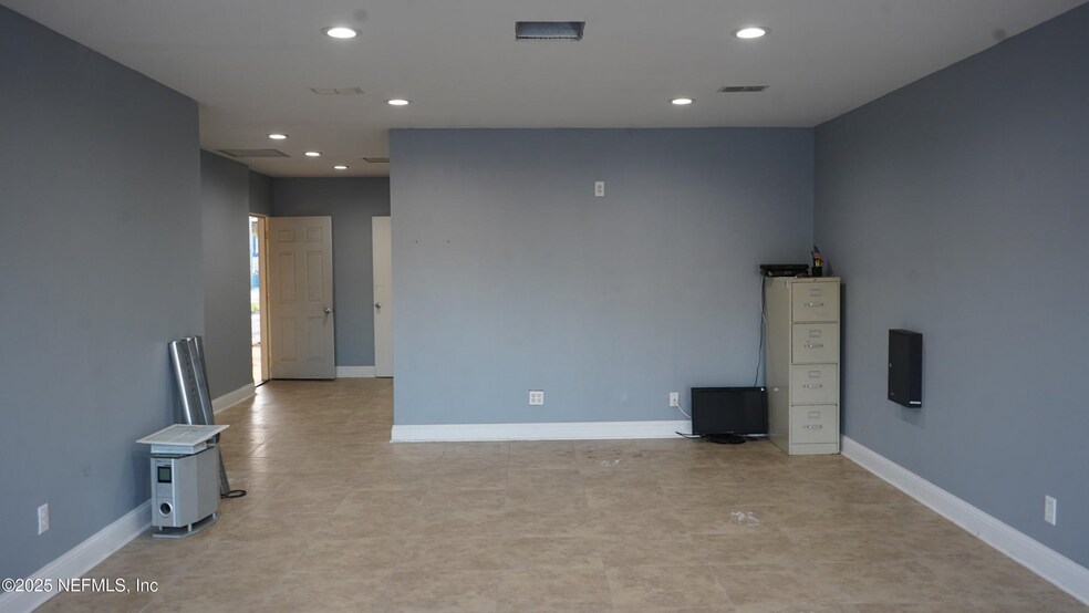 More Photos Of 3366 Philips Hwy, Jacksonville General Retail For Lease