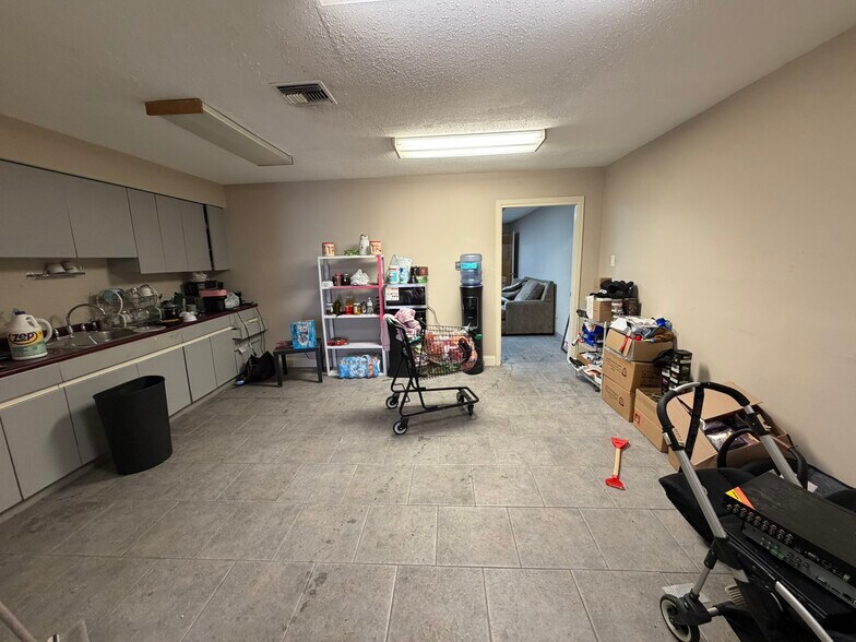 More Photos Of 2601 Lexington St, Kenner Warehouse For Sale