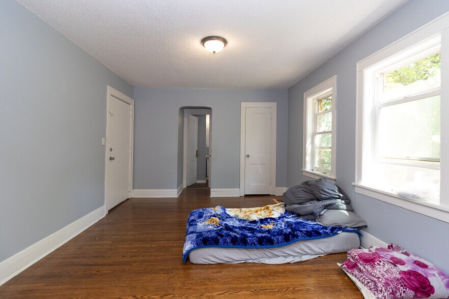 More Photos Of 1321 Payne Ave, Saint Paul Storefront Retail Residential For Sale