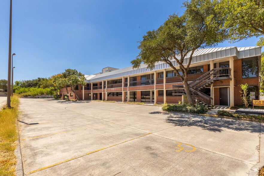 More Photos Of 7418 John Smith, San Antonio Loft Creative Space For Lease