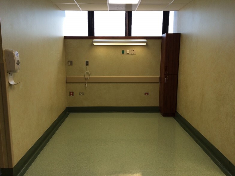 More Photos Of 2715 N Central Ave, Chicago Medical For Sale