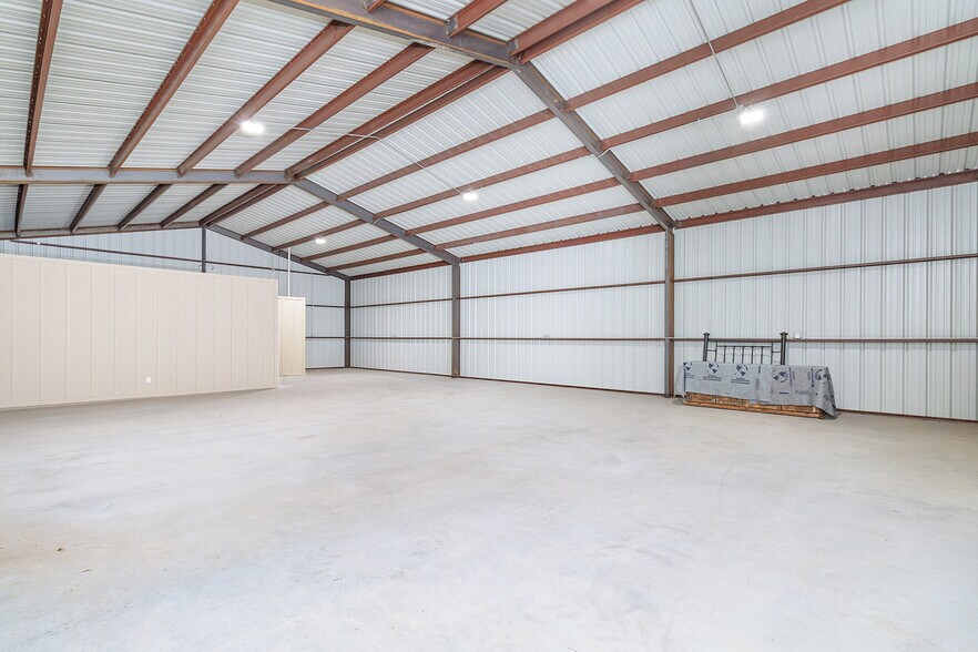 More Photos Of 101 Richards st, Brady Warehouse For Lease