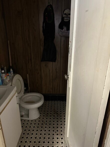 More Photos Of 323 Washington St, Mount Vernon Industrial For Sale