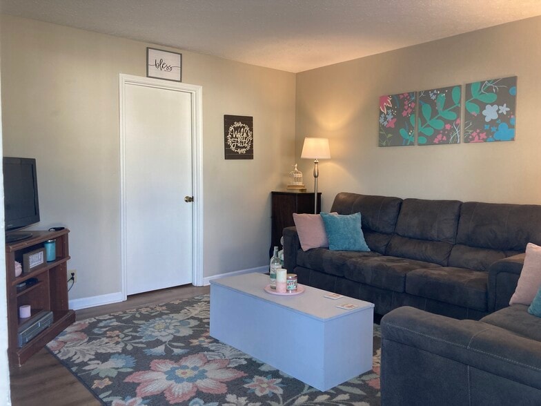 More Photos Of 711 E Howell St, Hartwell Apartments For Sale