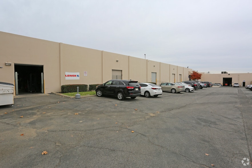More Photos Of 2022-2066 W 11th St, Upland Warehouse For Lease
