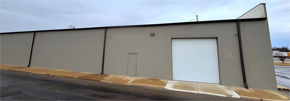 More Photos Of 5733-5737 Lewis Ave, Toledo Freestanding For Lease