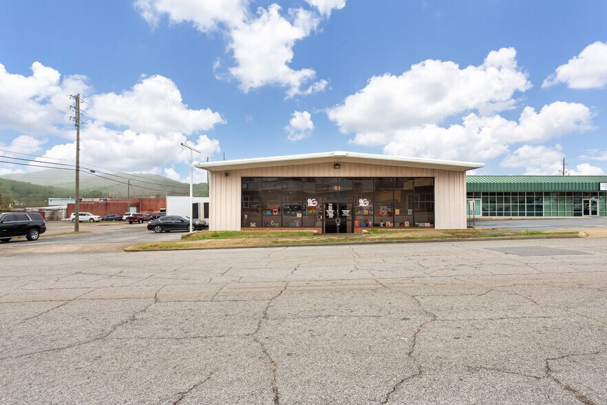 Primary Photo Of 702 Wilmer Ave, Anniston Office For Sale