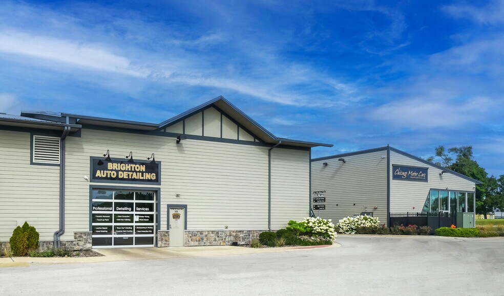 More Photos Of 2108-2260 Ferry Rd, Naperville Showroom For Sale