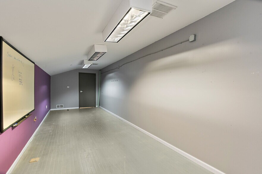 More Photos Of 425 W State St, Sycamore General Retail For Sale