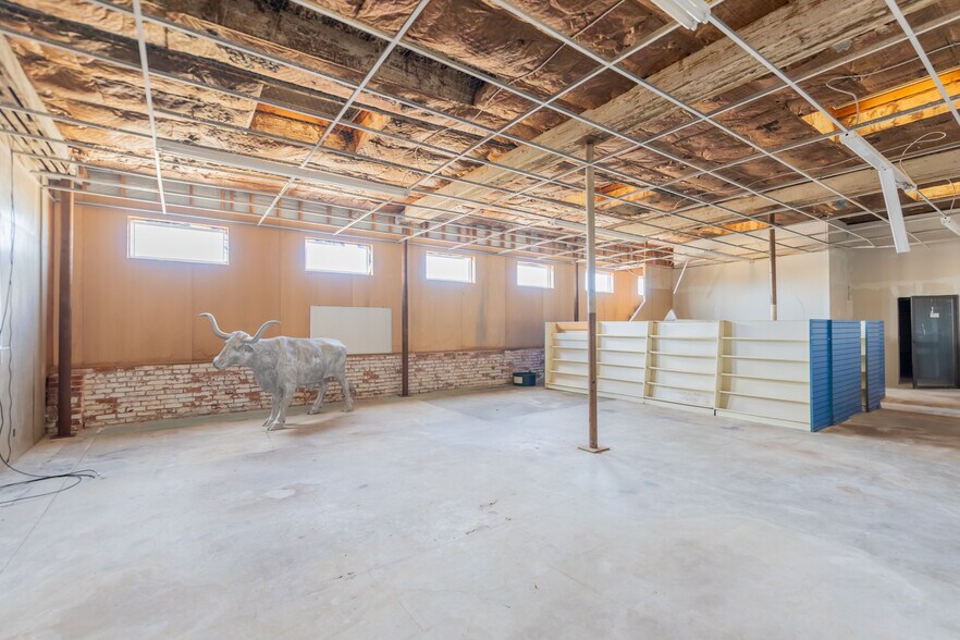 More Photos Of 221 N Cleveland Ave, Cushing Department Store For Sale