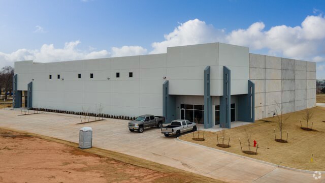 More Photos Of 4700 SW 25th Cir, Oklahoma City Warehouse For Lease