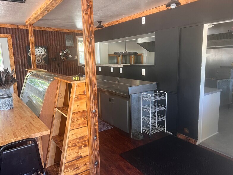 More Photos Of 930 S F St, Lakeview Restaurant For Sale