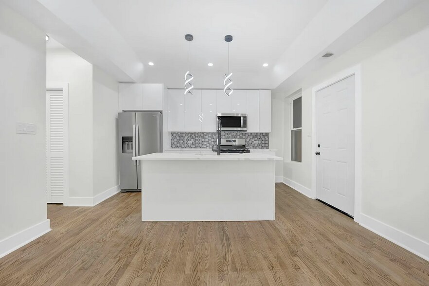 More Photos Of 4929 S Prairie Ave, Chicago Multifamily For Sale