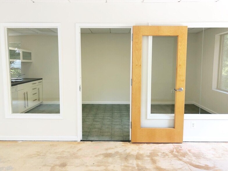 More Photos Of 1819 Bay Ridge Ave, Annapolis Office For Sale