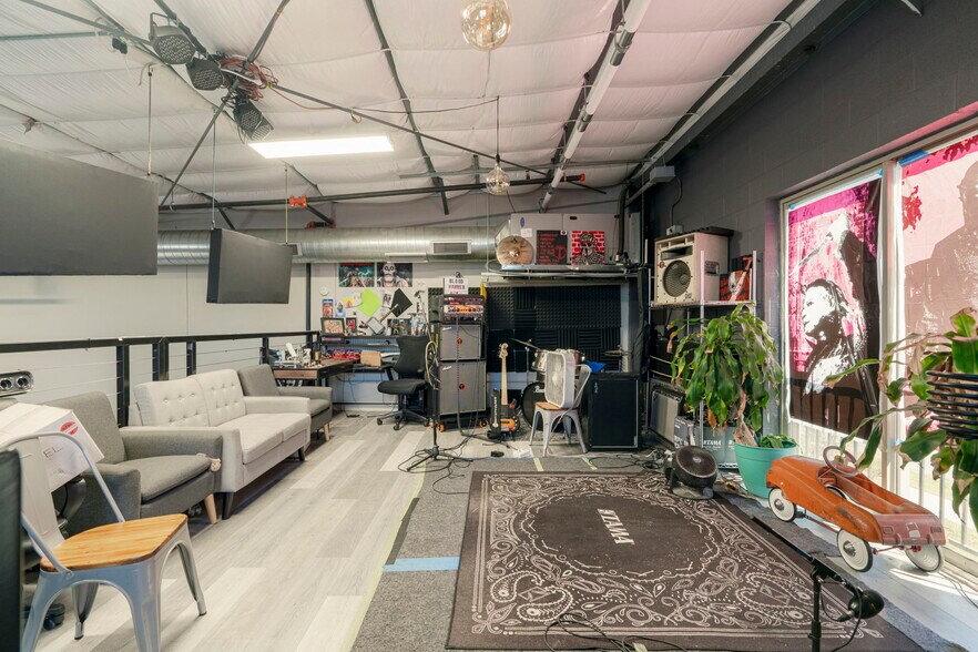 More Photos Of 2100 Double Creek Dr, Round Rock Warehouse For Sale