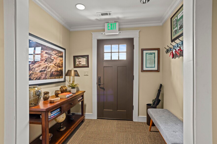 More Photos Of 7 Henderson Rd, Greenville Office For Sale