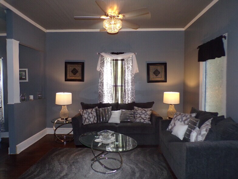 More Photos Of 450 S Oak St, Jackson Storefront Retail Office For Sale