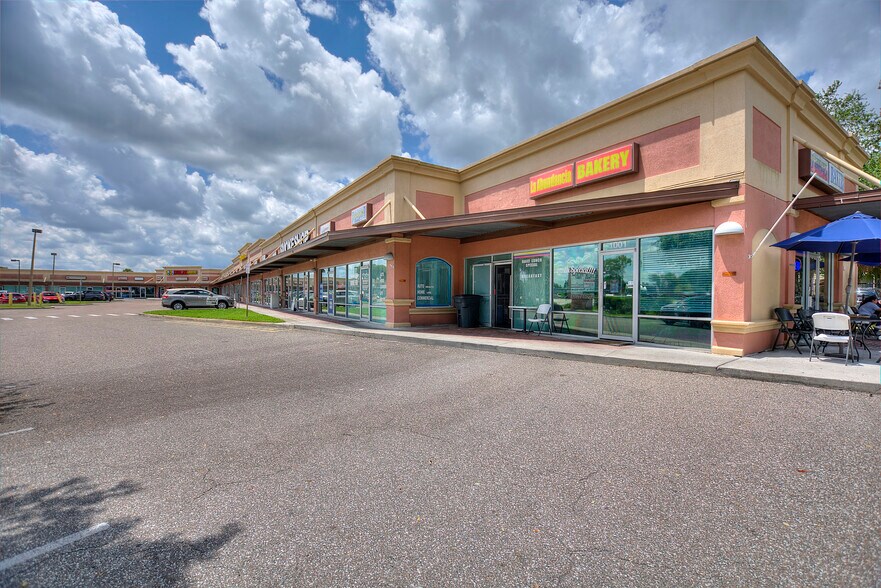More Photos Of 1555 N Semoran Blvd, Winter Park General Retail For Lease
