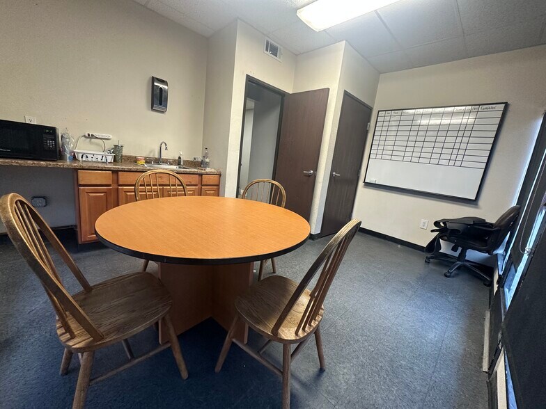 More Photos Of 1520 N Texas St, Fairfield Auto Dealership For Lease