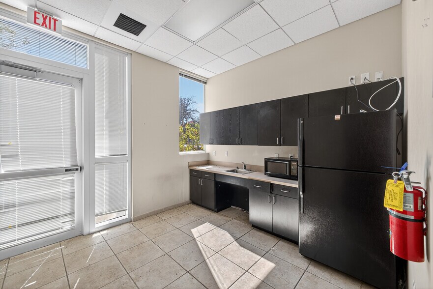 More Photos Of 18031 S Tamiami Trl, Fort Myers Bank For Lease