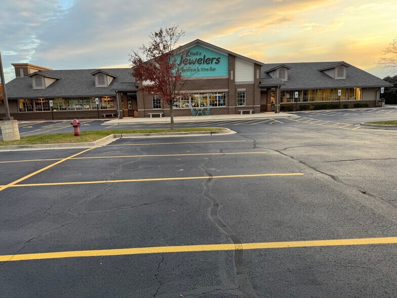 More Photos Of 2030 Main St, Batavia Freestanding For Lease