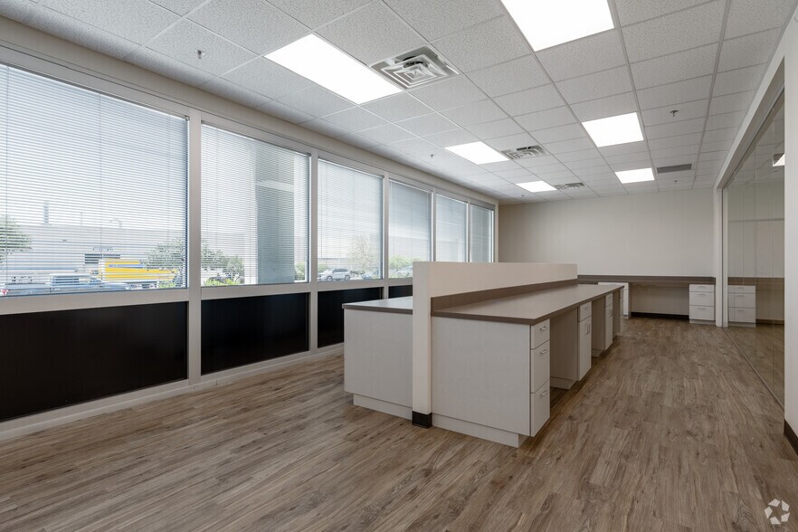 More Photos Of 1320 Arrow Point Dr, Cedar Park Unknown For Lease