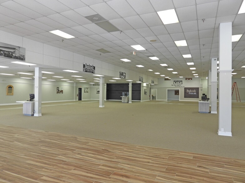 More Photos Of 3800 W New Haven Ave, Melbourne Freestanding For Lease