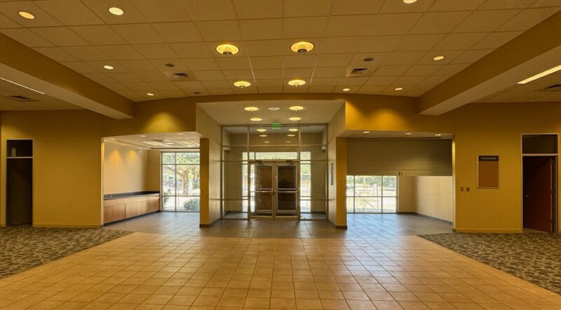 More Photos Of 103 W Quincy St, San Antonio Bank For Lease
