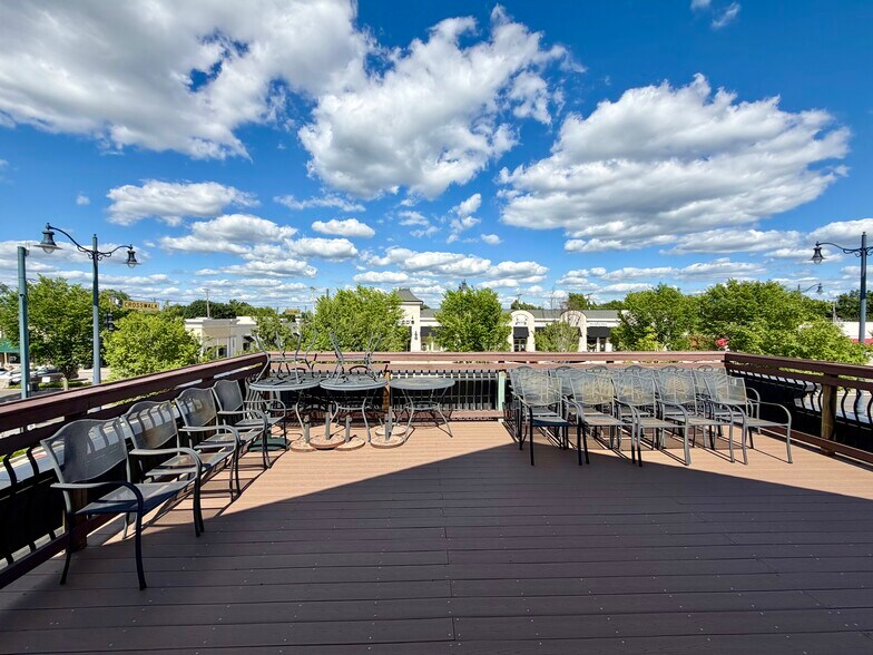 More Photos Of 2515 Far Hills Ave, Oakwood Restaurant For Lease