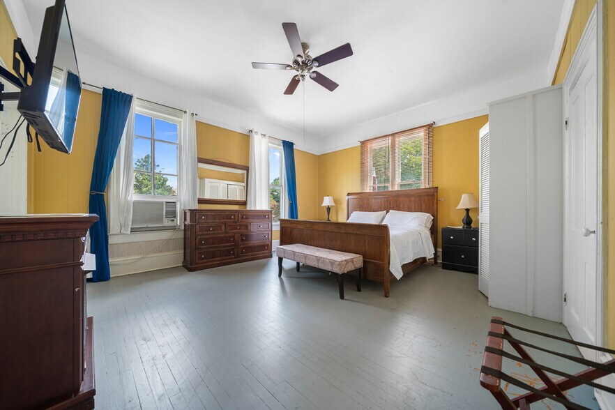 More Photos Of 741 Park Ave, Hot Springs Hotel For Sale