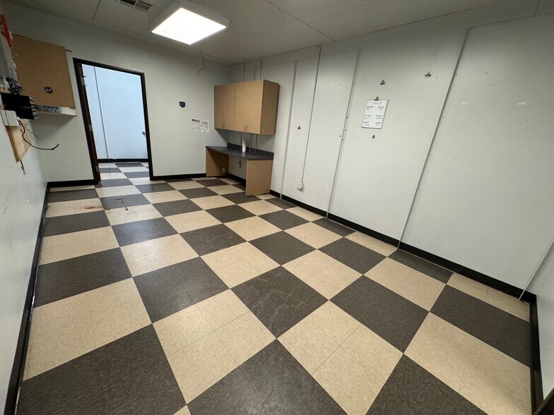 More Photos Of 1909 E William Cannon Dr, Austin Unknown For Lease