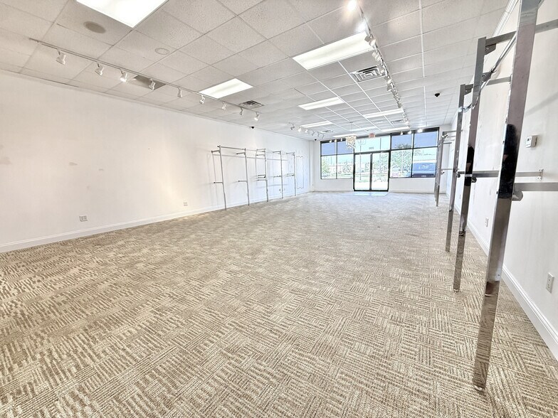 More Photos Of 203 Prospect Rd, Bloomington General Retail For Lease
