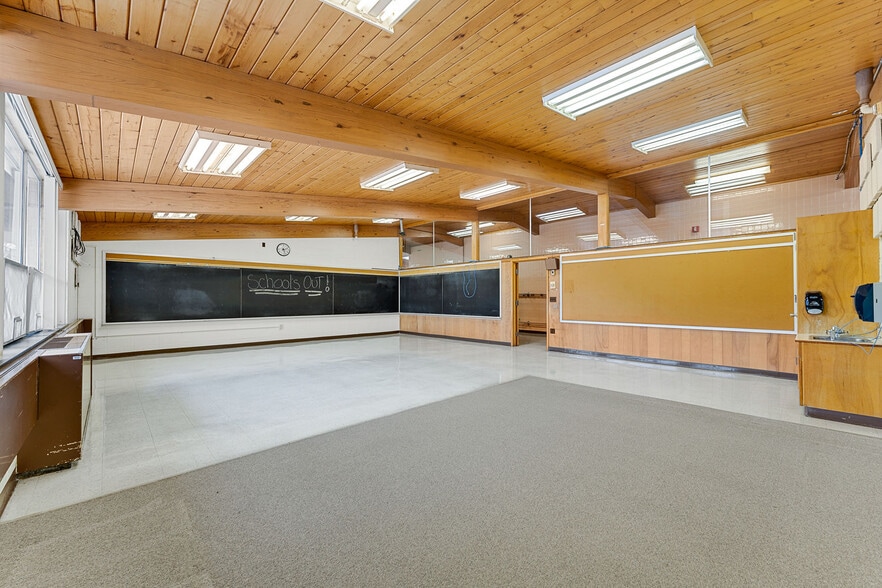 More Photos Of S5864 State Highway 23, Loganville Light Distribution For Sale