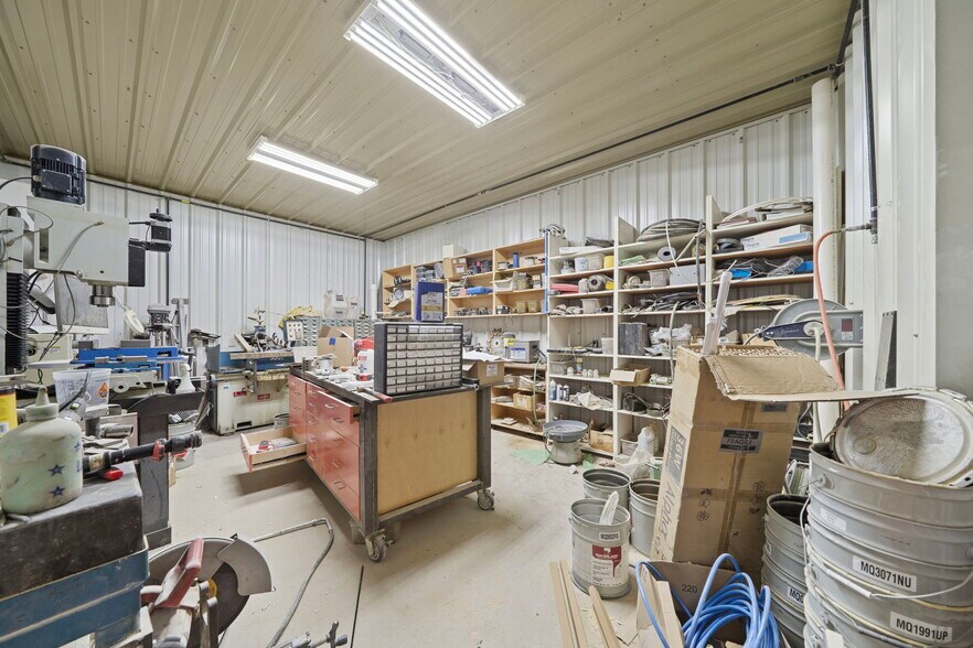 More Photos Of 29 Red Oak Rd, High Hill Manufacturing For Sale