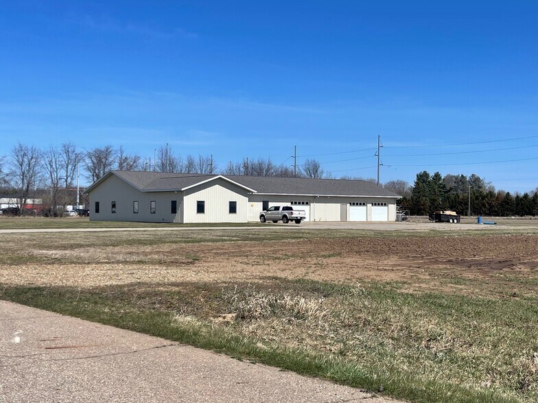 More Photos Of 15675 Morris Industrial Dr, Schoolcraft Industrial For Sale