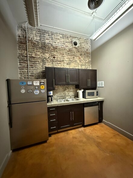 More Photos Of 100 41st St S, Birmingham Loft Creative Space For Sale