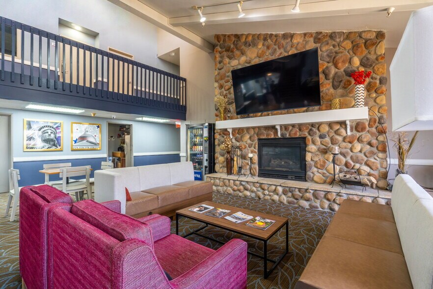 More Photos Of 4230 S Lewis Blvd, Sioux City Hotel For Sale