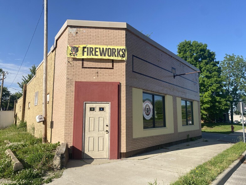 Primary Photo Of 640 W National Ave, Brazil Freestanding For Sale