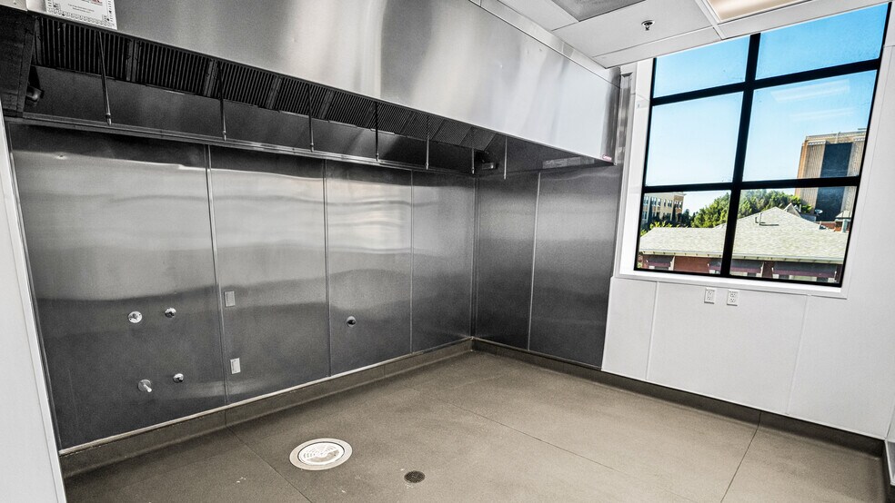 More Photos Of 456 Elm Ave, Long Beach Restaurant For Lease