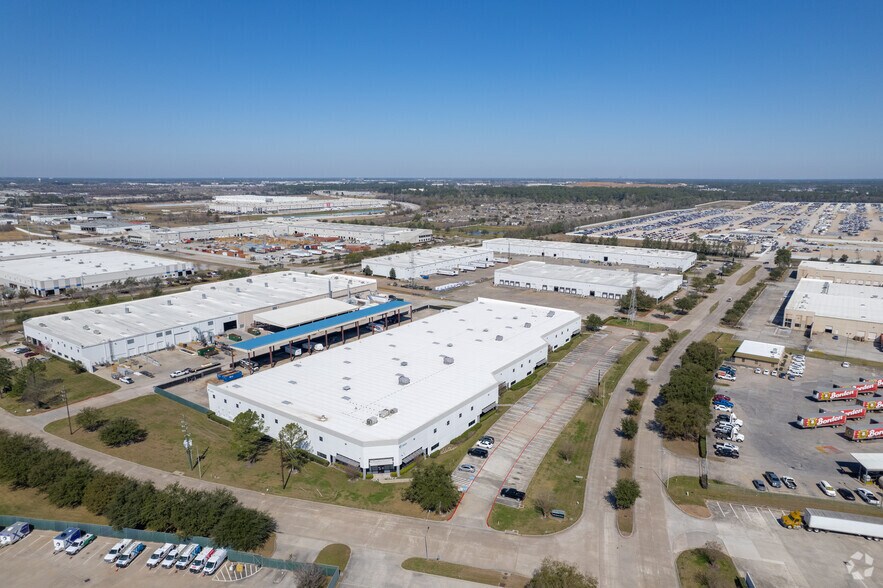 More Photos Of 16605 Air Center Blvd, Houston Warehouse For Lease