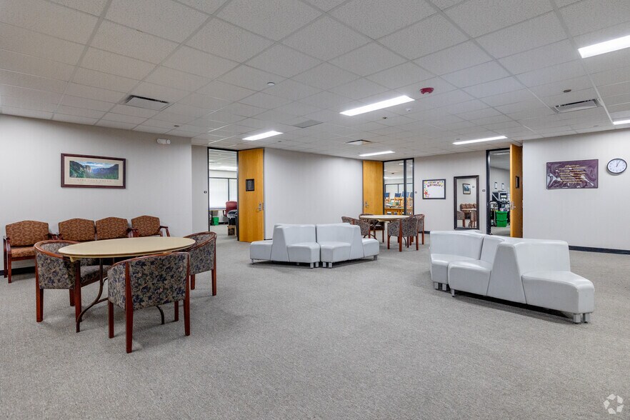 More Photos Of 387 Shuman Blvd, Naperville Medical For Sale