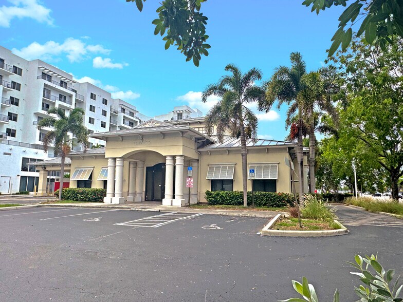 More Photos Of 301 N Federal Hwy, Pompano Beach Freestanding For Lease