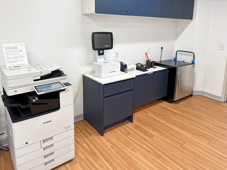 More Photos Of 8024 Glenwood Ave, Raleigh Coworking Space