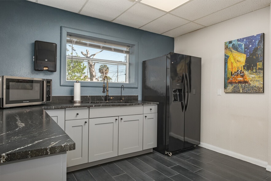 More Photos Of 3848 Central Ave, Saint Petersburg Office For Lease
