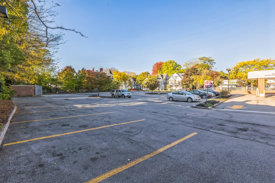 More Photos Of 565 Monroe Ave, Rochester Freestanding For Lease