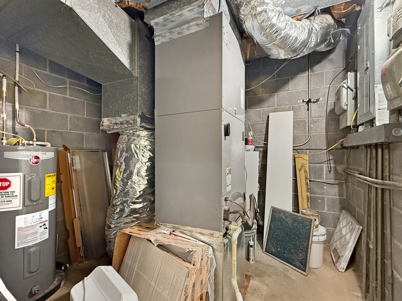 More Photos Of 109 W Atlantic St, South Hill Storefront Retail Office For Sale