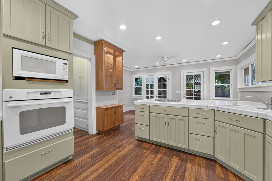 More Photos Of 119 S Adams St, Glendale Multifamily For Sale
