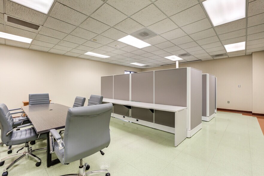 More Photos Of 3802-3806 Interstate 27, Lubbock Office For Sale