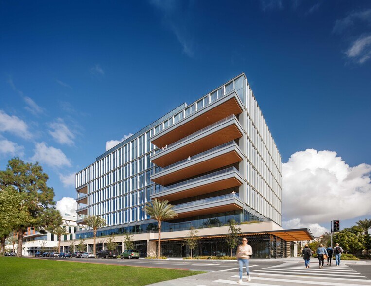 Primary Photo Of 937 N Harbor Dr, San Diego Unknown For Lease