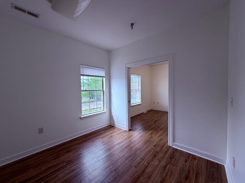More Photos Of 5722 Hickory Plaza Dr, Nashville Office For Lease